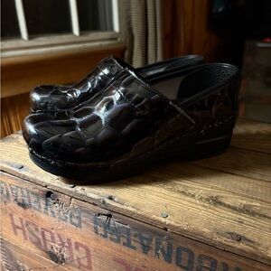 Dansko Brown Patterned Mules SZ 37